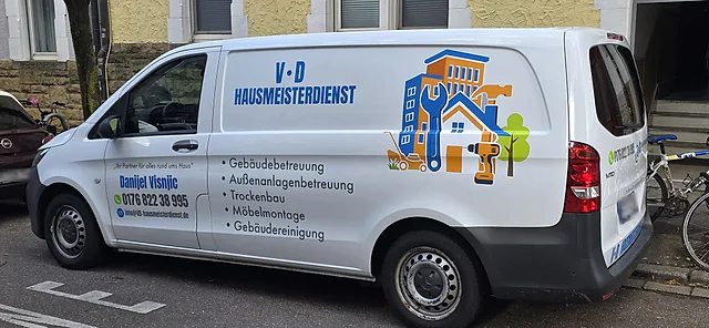 Der beschriftete Transporter von V·D Hausmeisterdienst