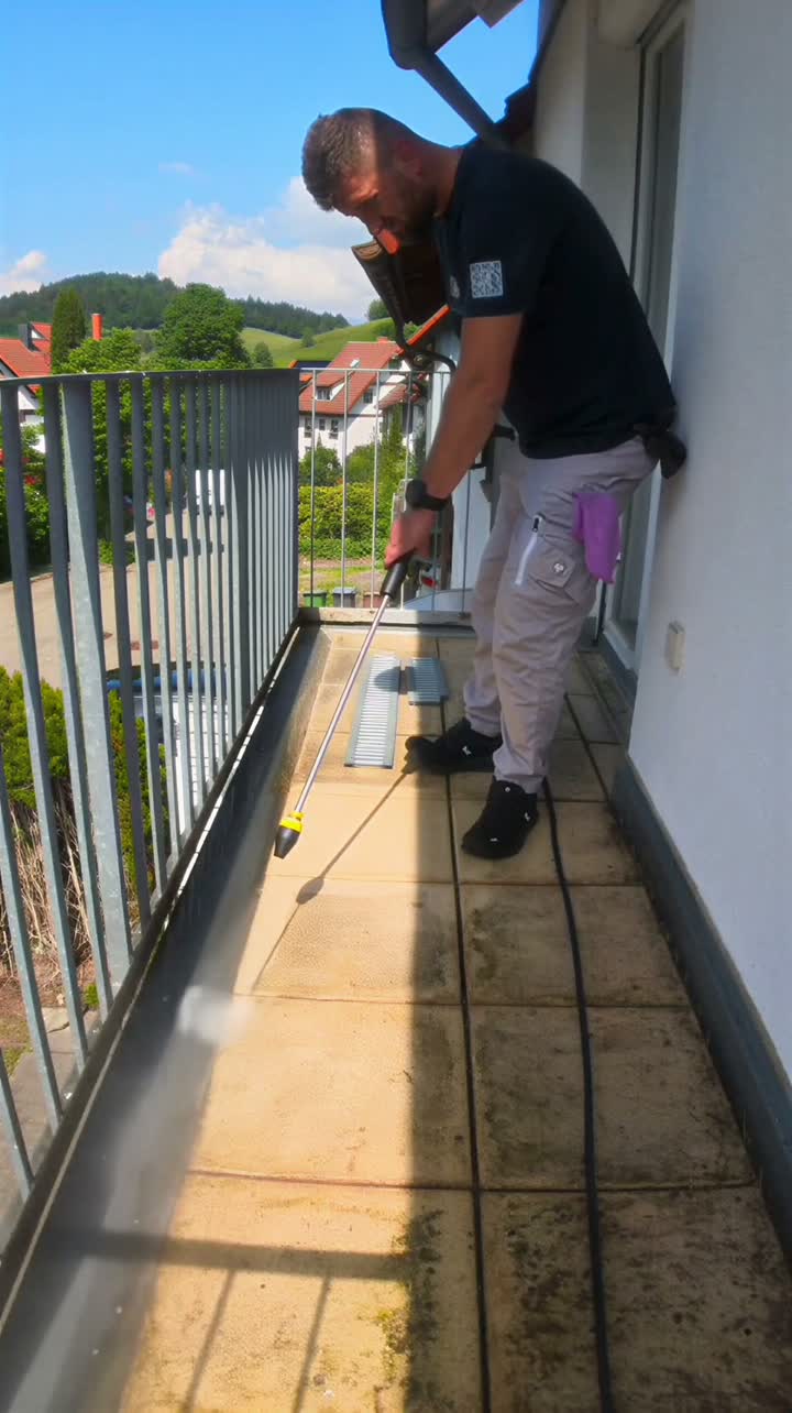 Hochdruckreinigung eines Balkons
